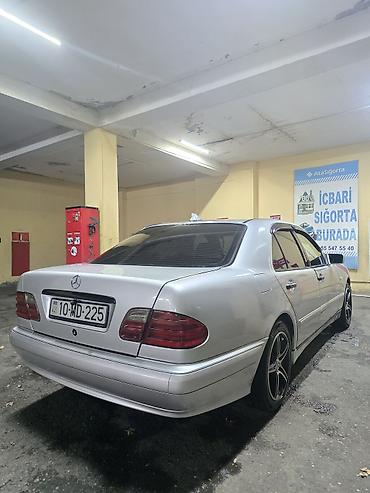 Mercedes-Benz: Mercedes-Benz E-Class: 2.4 l | 1999 il Sedan — 7