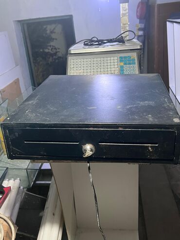 Mağaza asılqanları: Marketlər üçün pul kassasidir. tam işlək vəziyyətdədir üstü tozludu