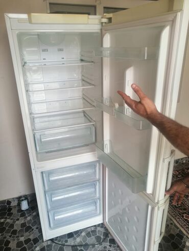 nofros soyuducu: İşlənmiş 2 qapılı Samsung Soyuducu Satılır, rəng - Ağ, Təkərli