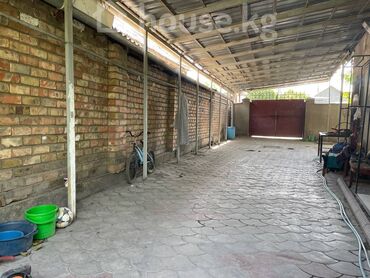 дом ак оргоо: Дом, 120 м², 5 комнат, Агентство недвижимости, Старый ремонт