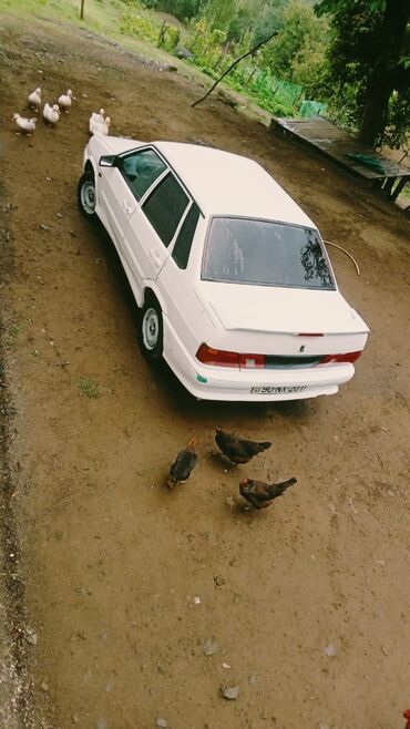 VAZ (LADA): Bu, dörd qapılı, ağ rəngli Lada Samara sedanıdır. Avtomobil yığcam — 2