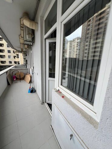 Ofislər: Xətai metrosunun yanında 16 mərtəbəli binanın 2-ci mərtəbəsində 5 otaq — 16