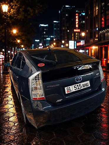 byd e2 2025: Toyota Prius: 2011 г., Гибрид — 2