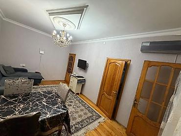 divar refleri: Ev satilir. 2 otagli ev 3 peredelka olunmuş. Kombisi var, senedleri — 10