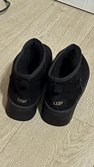 zenske patike puma: Crne ženske čizmice u UGG stilu, kratkog modela, sa punom toplom — 2