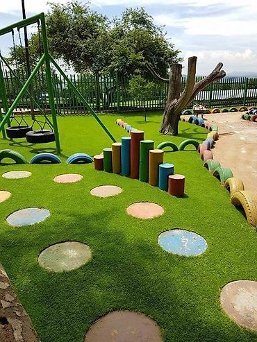 children place: Игровая площадка с элементами для активного развития детей газон 8800 — 1