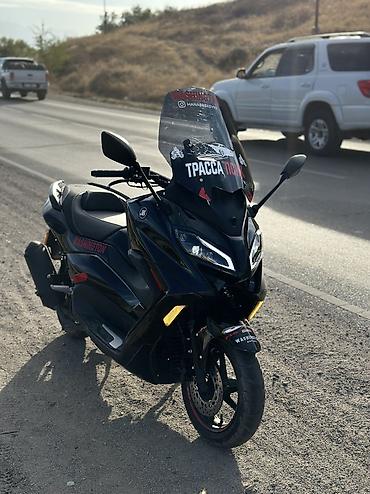 Макси-скутер Yamaha, 200 куб. см, Бензин, Б/у at lalafo.kg Макси-скутер Yamaha, 200 куб. см, Бензин, Б/у