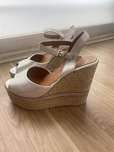 женские босоножки на танкетке: Məhsul: Qadın sandaleti – platformalı (wedged) espadril tərzi - Rəng — 2