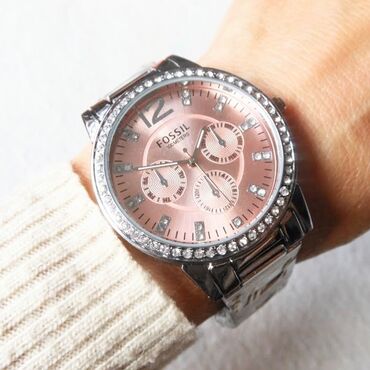 sat sa gravurom: Classic watch, Female