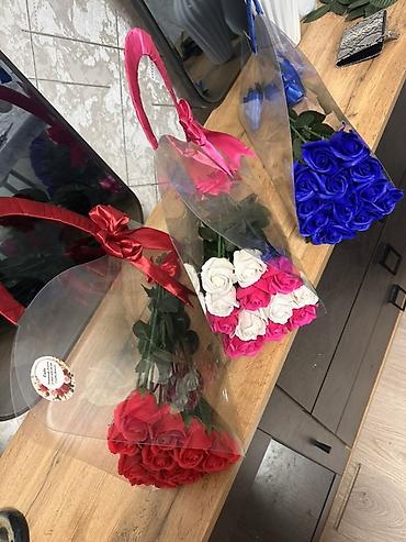 payız dekorları: Şəffaf hədiyyə qabında dekorativ gül buketləri - Növ: süni güllərdən — 1