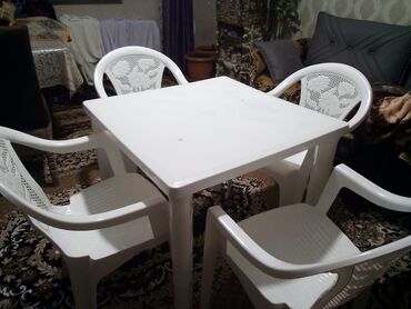 Masa və oturacaq dəstləri: Balkon üçün, İşlənmiş, Açılmayan, Kvadrat masa, 4 stul