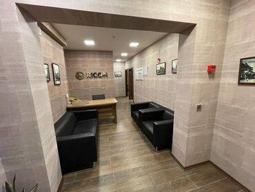 Ofislər: Nərimanov Əliyar Əliyevdə metrodan əyaq ilə 5 dəqiqə məsafədə 9 — 6