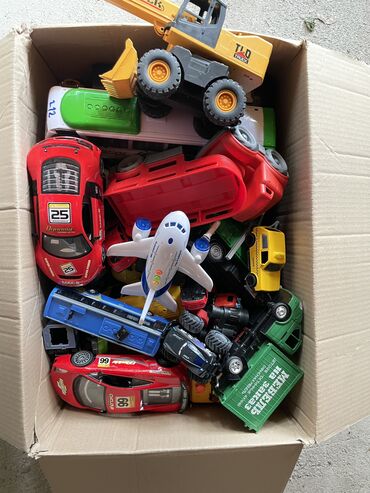 игрушки децкие: Игрушки в хорошем состоянии примерно 50 штук