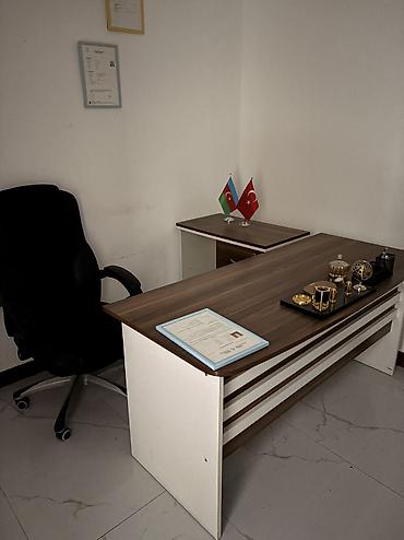 berde is: Müdir stolu / İş masası: geniş, ikirəfli ön panel və saxlama bölmələri — 4