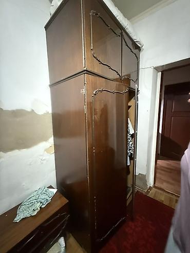 silver kitchen: Два шкафа,две односпальные кровати 4 тумбы тримо с зеркалом — 8