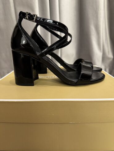 Босоножки, сандалии, шлепанцы: Босоножки, 35.5, Michael Kors, Новый, цвет - Черный, Самовывоз, Платная доставка