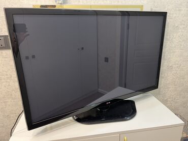 LG brendinə məxsus yastı ekran televizor, geniş görünüş sahəsi təklif