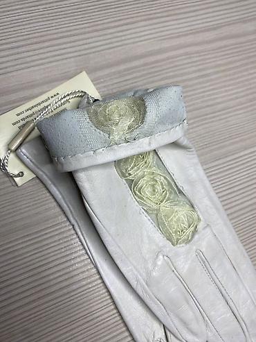 Наборы украшений: Набор женских аксессуаров Состав: - Перчатки: - Классические — 9