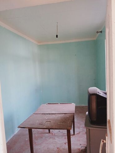 Həyət evləri və villaların satışı: Satılır: həyət evi - Tip: 1 mərtəbə (yüksək kürsülü), daş divarlar — 6