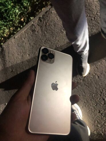 Apple iPhone: IPhone 11 Pro Max, Б/у, 256 ГБ, Зеленый, Зарядное устройство, Защитное стекло, Чехол, 78 %
