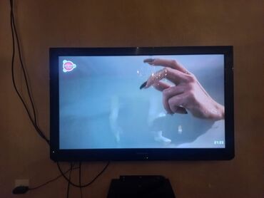 24 ekran smart tv: Tam islek veziyyetdesmart deyil,sade tv, 107 ekran (diaqanal)