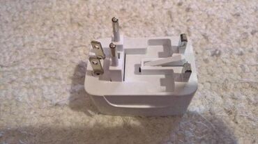 Kablovi i adapteri: Universalni travel adapter na lalafo.rs — 4 Kablovi i adapteri: Universalni travel adapter — 4