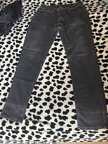 Tünd boz rəngli klassik kəsimli cins şalvar. - Material: denim
