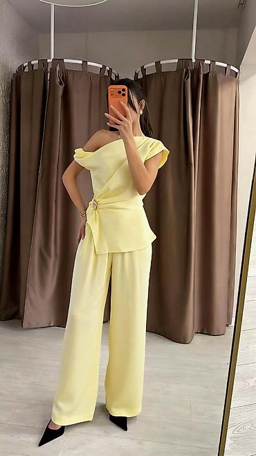 Kompleti: Komplet
Cena 3400
Uni vel.
V28 — 2