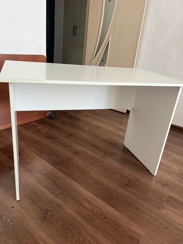 модульная мебель: Компьютерный Стол, цвет - Белый, Новый