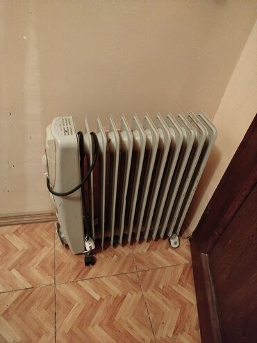 panel radiator: Radiyatr isitici 30 manat. sumqayit nasosnu. işlekdir