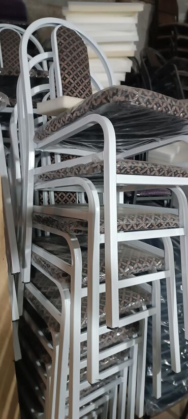 Masa və oturacaq dəstləri: Mətbəx üçün, Açılmayan, Dördbucaq masa, 4 stul — 12