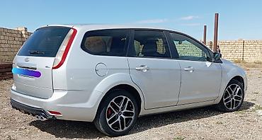 Ford: Ford Focus Wagon – gümüşü rəng, universał kuzov Xüsusiyyətlər: - — 2