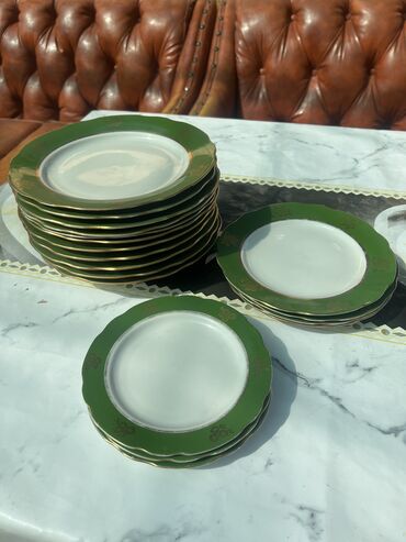 Кухонные принадлежности: Продаю красивый набор посуды Большие тарелки 10 штук Средние тарелки
