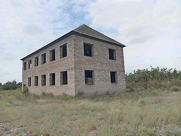 кирпичный завод балыкчы: Satışa təqdim olunur: iki mərtəbəli, böyük ölçülü daş tikili. 30 sot — 3