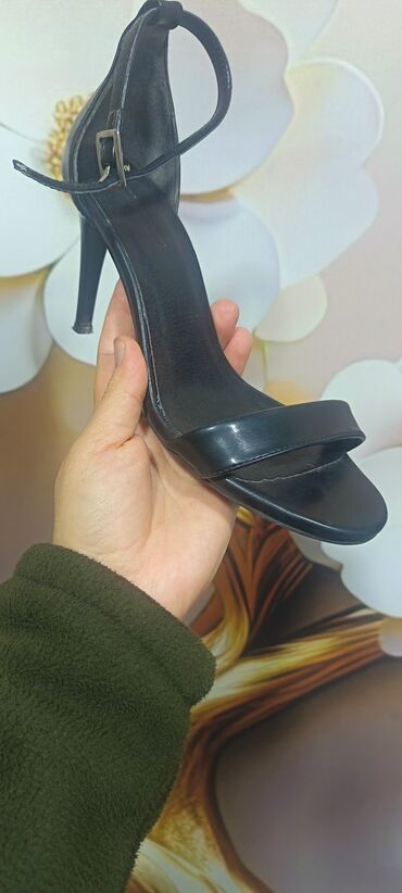 Tuflilər: Eyaqabi her biri 5azn fm. Zara firmasindi erazi bine savxoz — 6