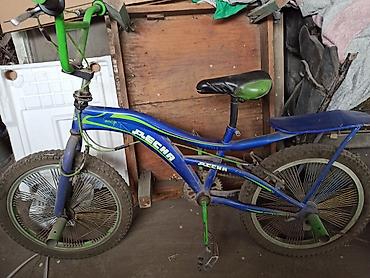 велие: Велосипеды разных типов: два горных и один BMX. В наличии на фото: - — 2