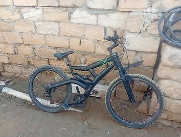 Горные велосипеды: - Rəng: qara
dava velosipedi 
orta amazatr — 2