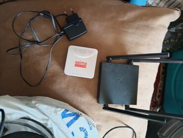 оборудование для ip телефонии без поддержки wi fi с цветным дисплеем: Wi‑Fi роутер/репитер + сетевое устройство - Белый компактный