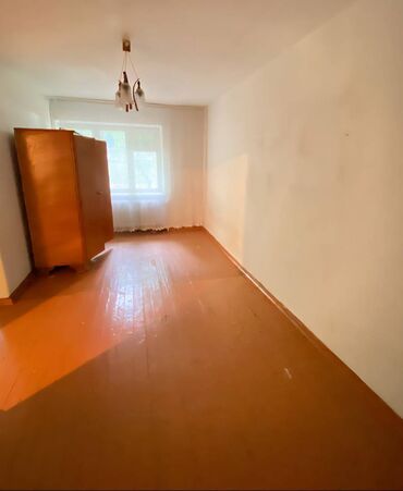 квартира моладая гвардия: 1 комната, 32 м², 104 серия, 1 этаж, Старый ремонт