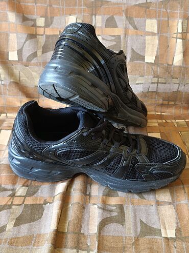 Patike: Crne sportske patike – mrežasti gornjište sa sintetičkim ojačanjima i — 3