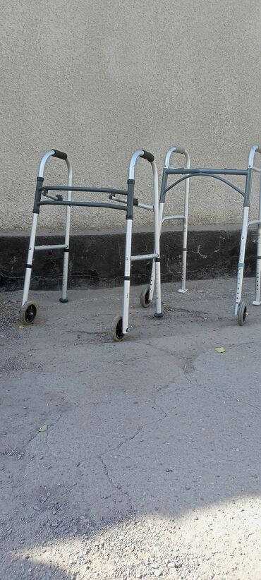 инвалидный ходунок: Организация продает медицинские ходунки. Состояние идеальное
