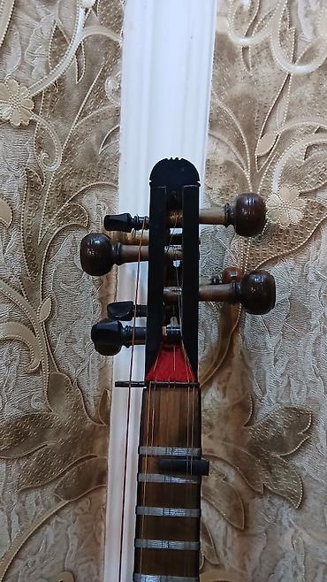 gitara: Azərbaycan xalq musiqi alətləri və elektrik gitara dəsti Tərkib: - — 5