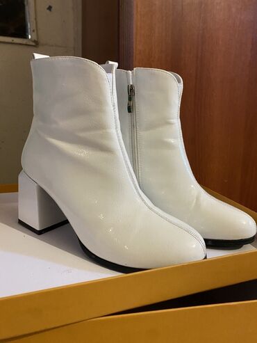 зимняя обувь лора пиано: Өтүктөр, 37.5, Zara, Жаңы, түсү - Ак, Өзү алып кетүү, Акылуу жеткирүү