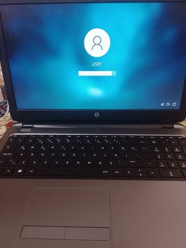 Kompüter və noutbuk aksesuarları: HP noutbuk - Brend: HP - Ekran: təxminən 15.6" geniş ekran -