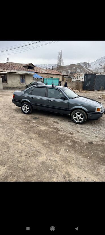 Volkswagen: Volkswagen Passat: 1989 г., 1.8 л, Механика, Бензин, Седан