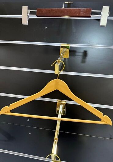 Mağaza asılqanları: Məhsul: Asılqan və aksesuar asqı dəsti Təsvir: - Fərqli modellərdə — 10