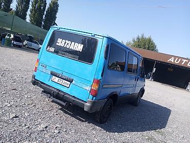 300 000: Ford Transit: 1993 г., 2 л, Механика, Бензин, Бус — 2