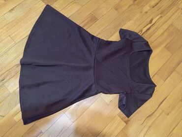 Dəstlər, kostyumlar: Qadın geyimləri dəsti – 3 ədəd 1) Qırmızı qısa don: - Klassik düz — 4