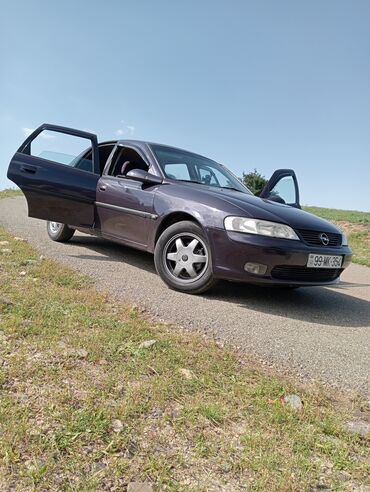 Opel Vectra: 1.8 l | 1996 il | 110250 km Sedan