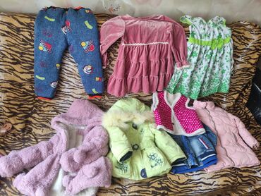 платья платье: Продам детские вещи до 4х лет. всё оптом 500 сом. платья, куртки. В